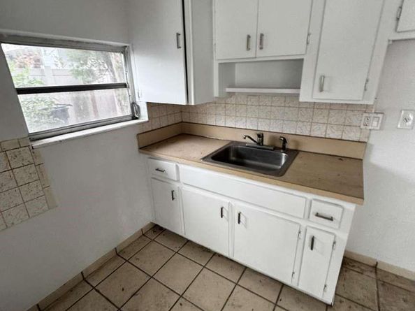 405-407 SE 23rd St, Fort Lauderdale FL 33316