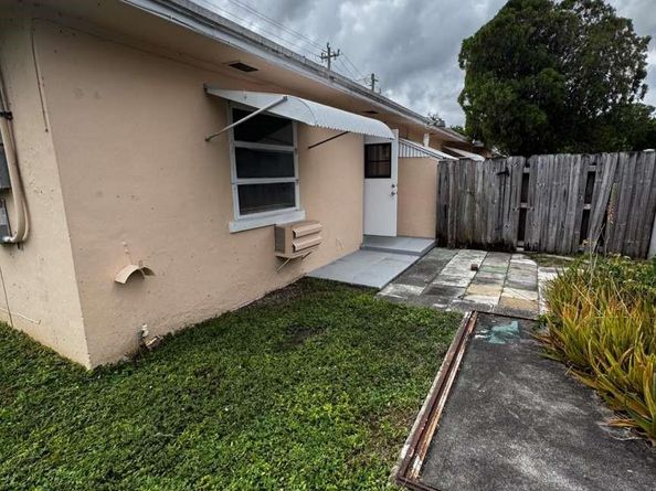 405-407 SE 23rd St, Fort Lauderdale FL 33316