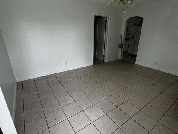 405-407 SE 23rd St, Fort Lauderdale FL 33316