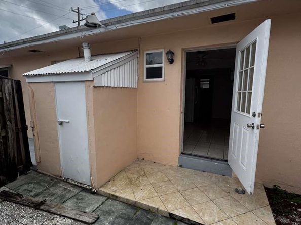 405-407 SE 23rd St, Fort Lauderdale FL 33316