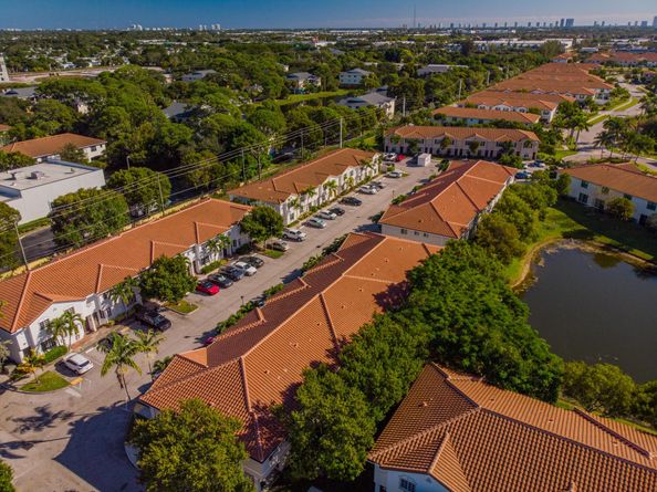 4203 Napoli Lake Drive, Riviera Beach FL 33410