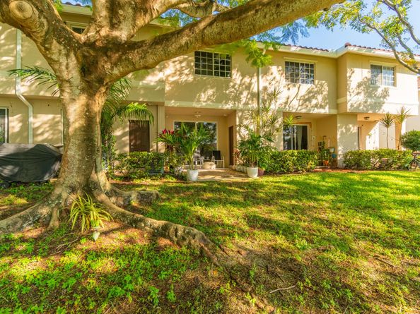 4203 Napoli Lake Drive, Riviera Beach FL 33410