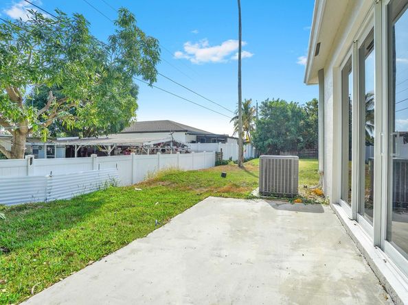 7874 Griswold St, Lantana FL 33462