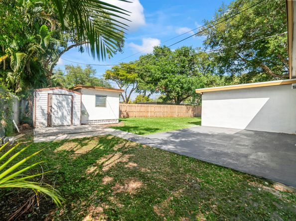 5221 SW 28th Avenue, Dania Beach FL 33312