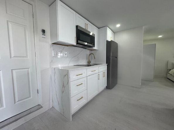 5221 SW 28th Avenue, Dania Beach FL 33312