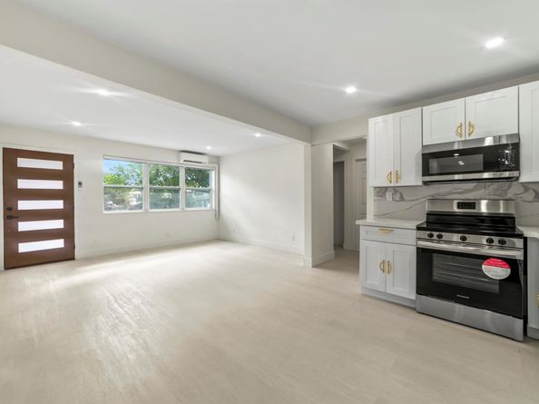 5221 SW 28th Avenue, Dania Beach FL 33312