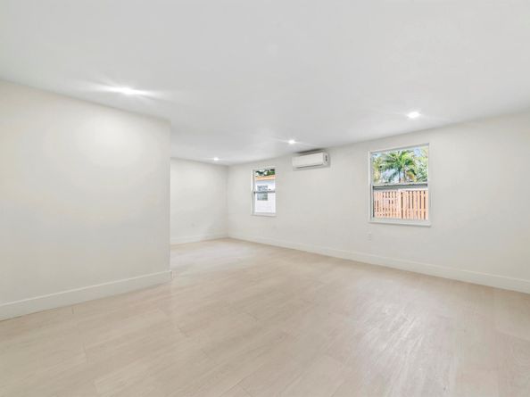 5221 SW 28th Avenue, Dania Beach FL 33312