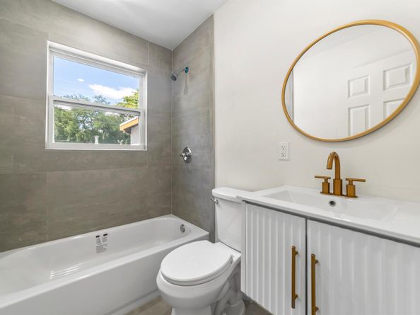 5221 SW 28th Avenue, Dania Beach FL 33312