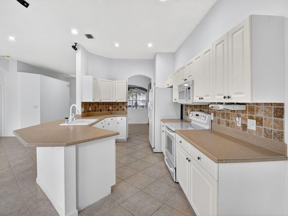 7975 Rockford Road, Boynton Beach FL 33472