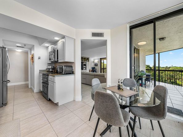 5279 Fountains Drive S 405, Lake Worth FL 33467