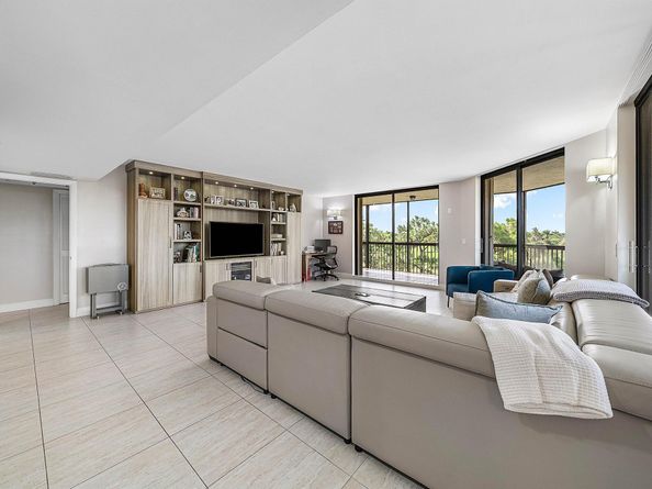 5279 Fountains Drive S 405, Lake Worth FL 33467