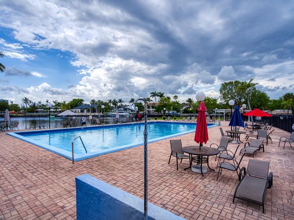 2000 Atlantic Shores Boulevard Apt 410, Hallandale Beach FL 33009