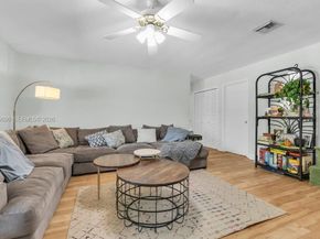 620 Lake Dasha Circle, Plantation FL 33324