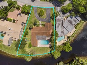 620 Lake Dasha Circle, Plantation FL 33324