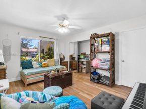 620 Lake Dasha Circle, Plantation FL 33324