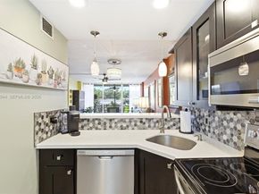 111 Royal Park Drive 2E, Oakland Park FL 33309
