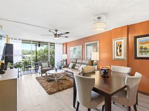 111 Royal Park Drive 2E, Oakland Park FL 33309