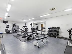 111 Royal Park Drive 2E, Oakland Park FL 33309