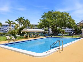 111 Royal Park Drive 2E, Oakland Park FL 33309