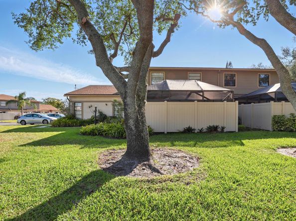 4491 Willow Pond Road Apt B, West Palm Beach FL 33417