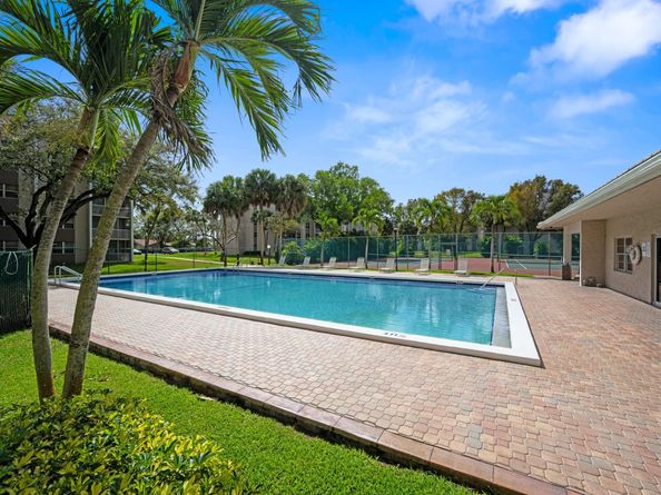 8735 Ramblewood Drive 409, Coral Springs FL 33071