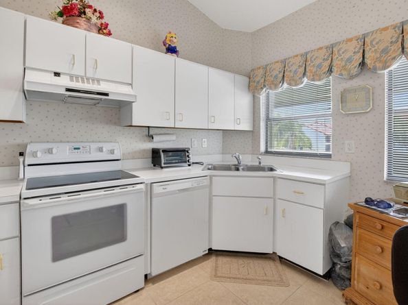5907 Parkwalk Drive, Boynton Beach FL 33472
