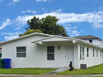 3300 SW 9th Ter