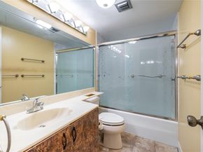 271 S Hollybrook Dr 304, Pembroke Pines FL 33025