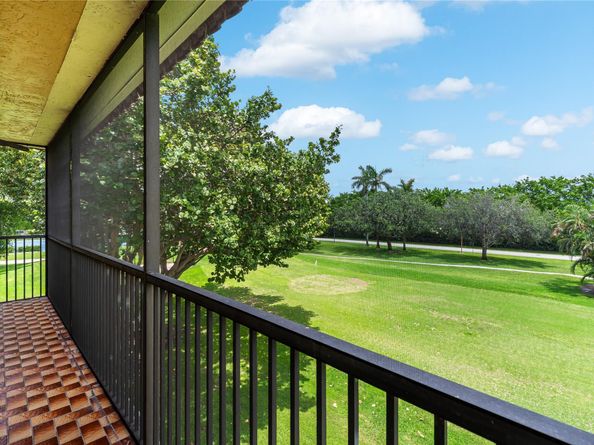 271 S Hollybrook Dr 304, Pembroke Pines FL 33025