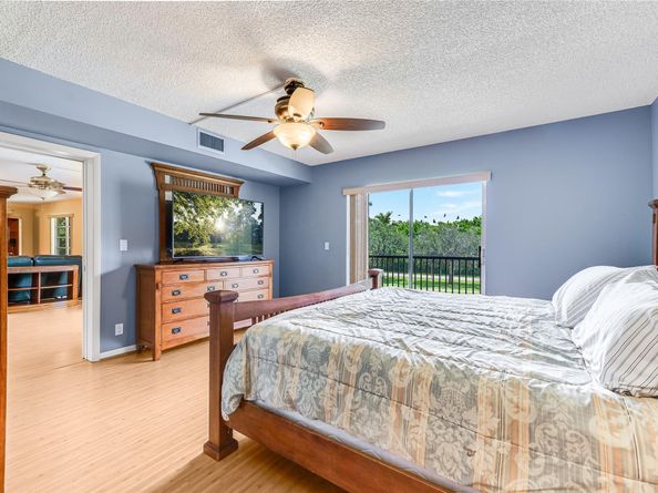 271 S Hollybrook Dr 304, Pembroke Pines FL 33025
