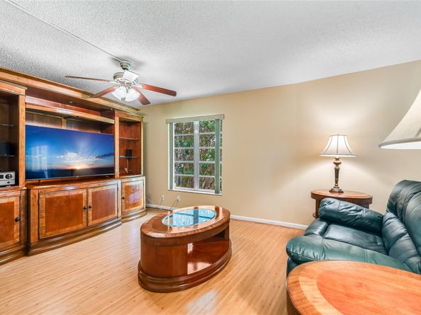271 S Hollybrook Dr 304, Pembroke Pines FL 33025