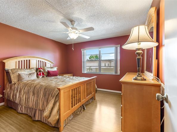 271 S Hollybrook Dr 304, Pembroke Pines FL 33025