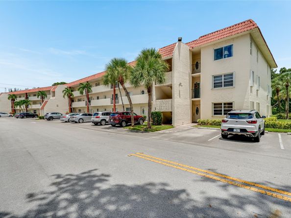 271 S Hollybrook Dr 304, Pembroke Pines FL 33025