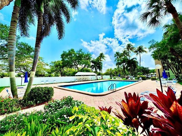 2851 S Palm Aire Dr 109, Pompano Beach FL 33069