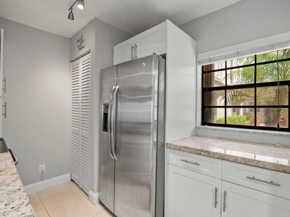11652 NW 11th St, Pembroke Pines FL 33026