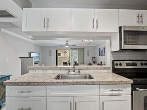 11652 NW 11th St, Pembroke Pines FL 33026