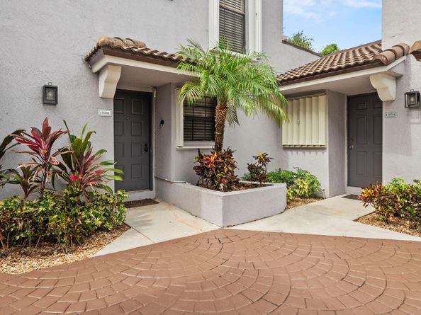 11652 NW 11th St, Pembroke Pines FL 33026