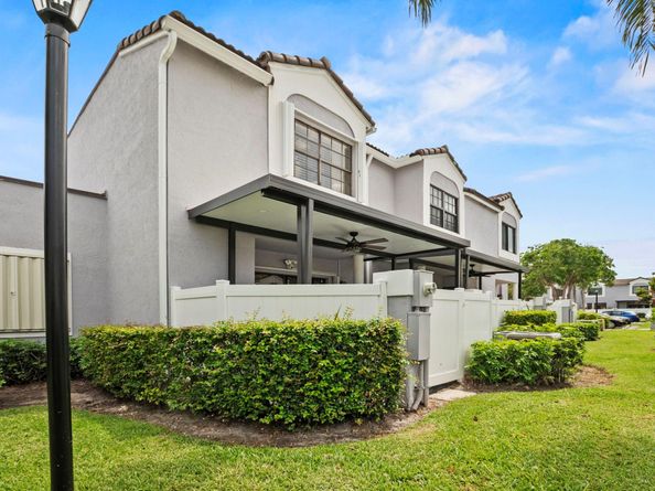 11652 NW 11th St, Pembroke Pines FL 33026