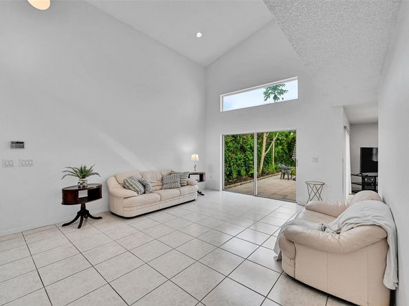 11600 NW 52nd Ct, Coral Springs FL 33076