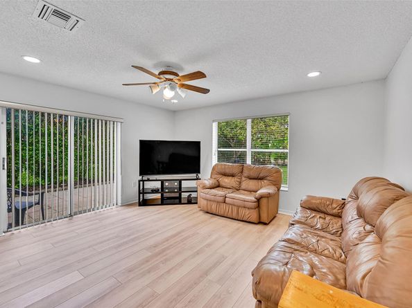 11600 NW 52nd Ct, Coral Springs FL 33076
