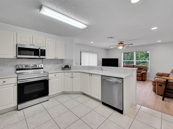 11600 NW 52nd Ct, Coral Springs FL 33076
