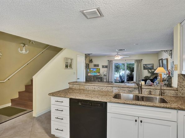 2563 NE 15th St 2563, Pompano Beach FL 33062