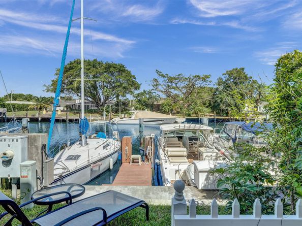 2563 NE 15th St 2563, Pompano Beach FL 33062