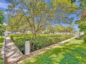 2563 NE 15th St 2563, Pompano Beach FL 33062