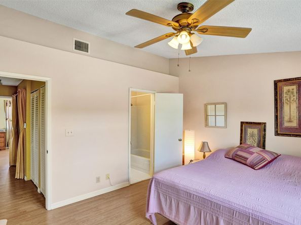 2563 NE 15th St 2563, Pompano Beach FL 33062