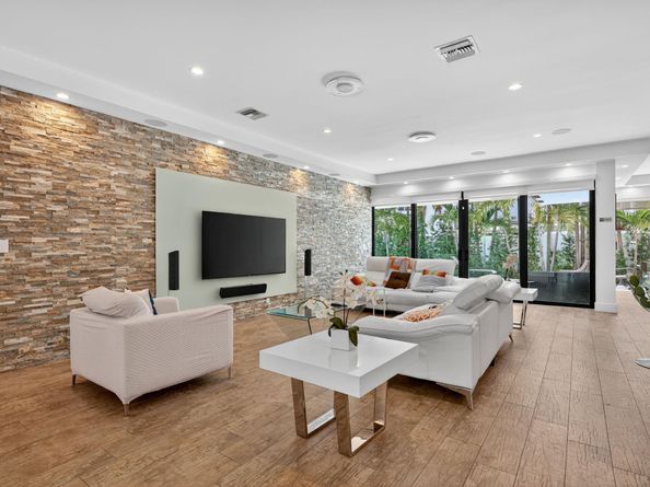 2460 NE 36th St, Fort Lauderdale FL 33308