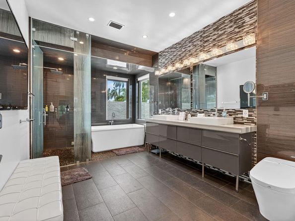 2460 NE 36th St, Fort Lauderdale FL 33308
