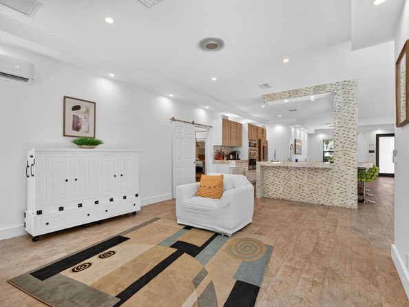 2460 NE 36th St, Fort Lauderdale FL 33308