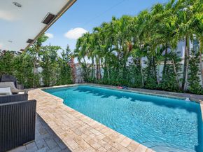 2460 NE 36th St, Fort Lauderdale FL 33308