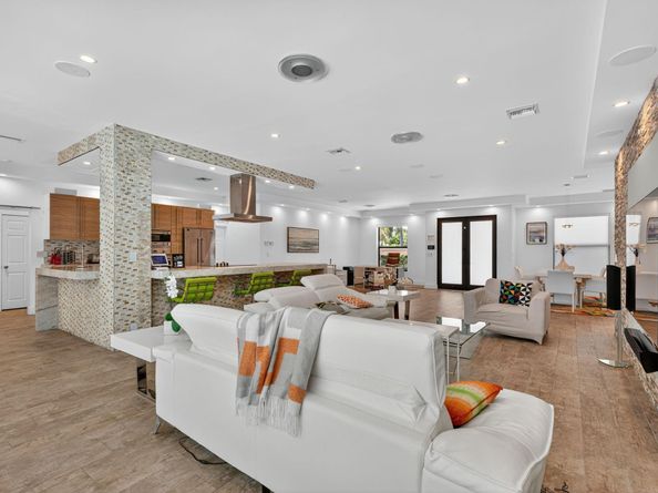 2460 NE 36th St, Fort Lauderdale FL 33308